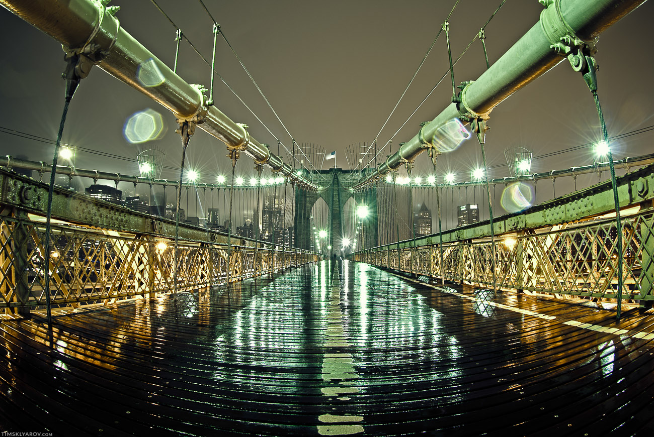 Дождливый Бруклинский Мост.
