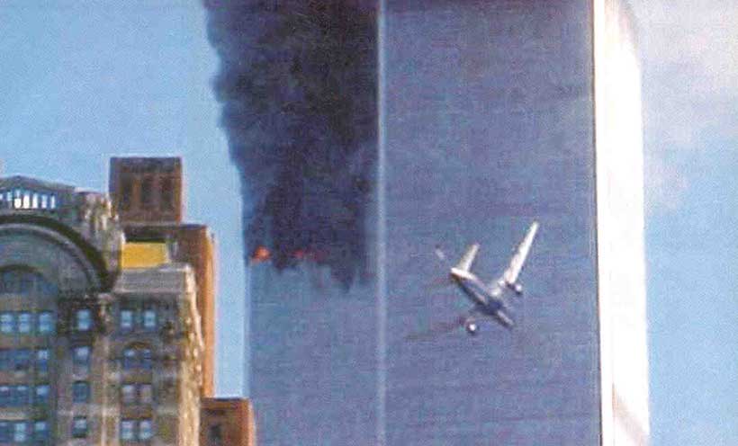 Наш дом повидал многое, к сожалению он был свидетелем одного из самых трагичных дней в современной истории - как раз над этим домом пролетел борт 175 компании United Airlines и врезался в южную башню WTC.